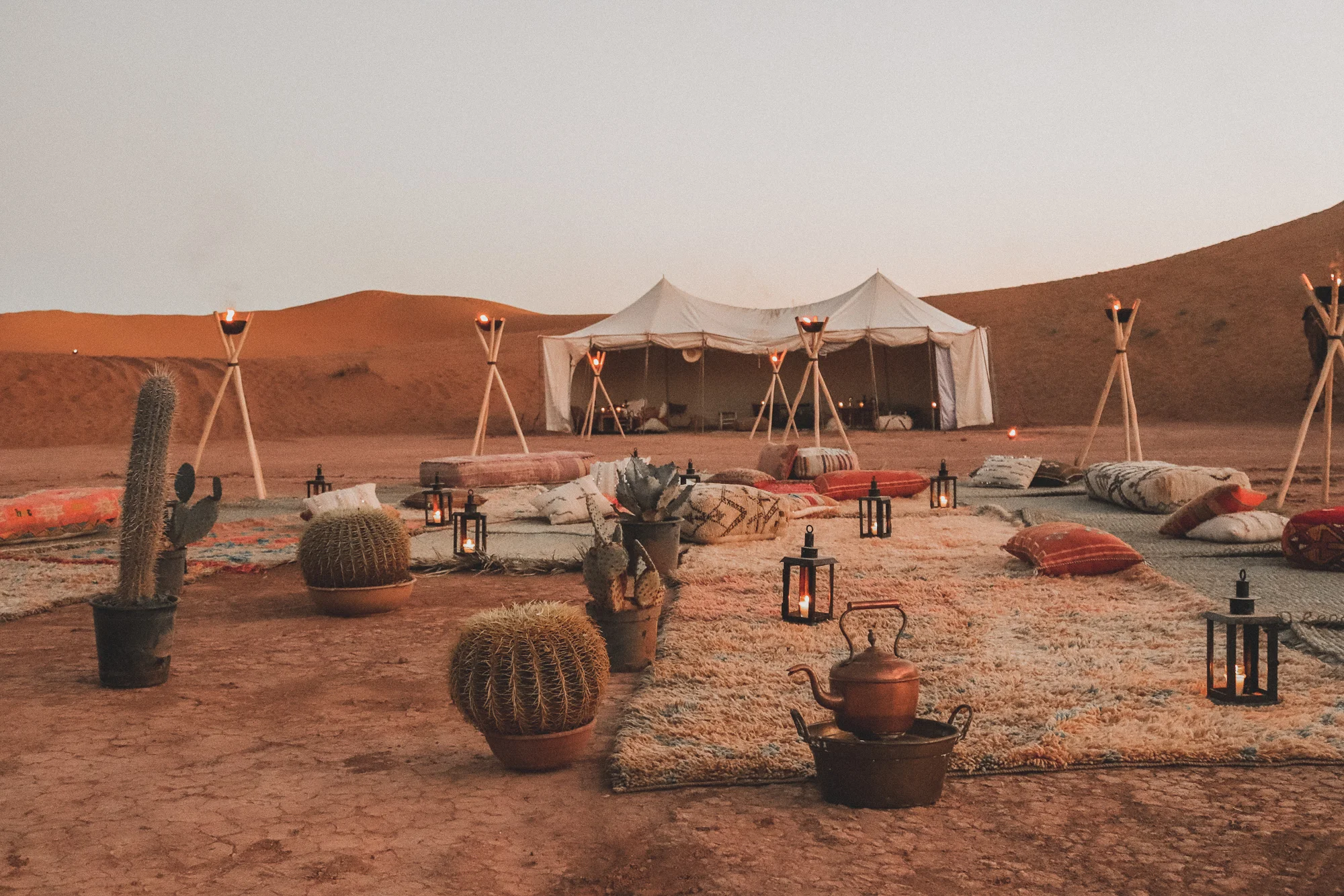 Onde cada viagem se torna uma história · Umnya Desert Camp, Erg Chegaga, Sahara Morocco